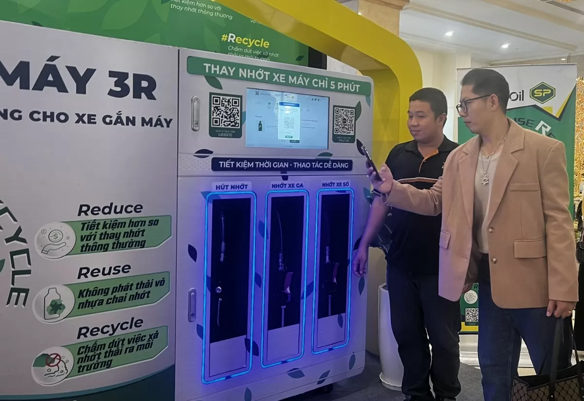 AP Saigon Petro ra mắt máy thay nhớt tự động 3R dành cho xe máy