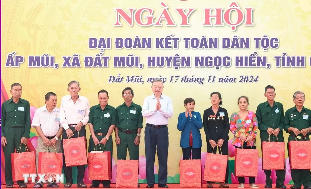 Tổng Bí thư Tô Lâm dự Ngày hội Đại đoàn kết dân tại ấp Mũi, xã Đất Mũi (Cà Mau)