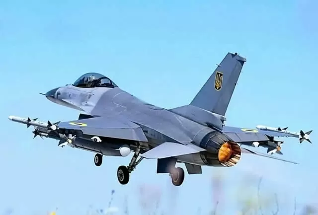 Một chiếc F-16 của không quân Ukraine được trang bị 2 tên lửa không đối không AIM-120 AMRAAM và 2 tên lửa không đối không AIM-9 Sidewinder. (Nguồn: Không quân Ukraine)