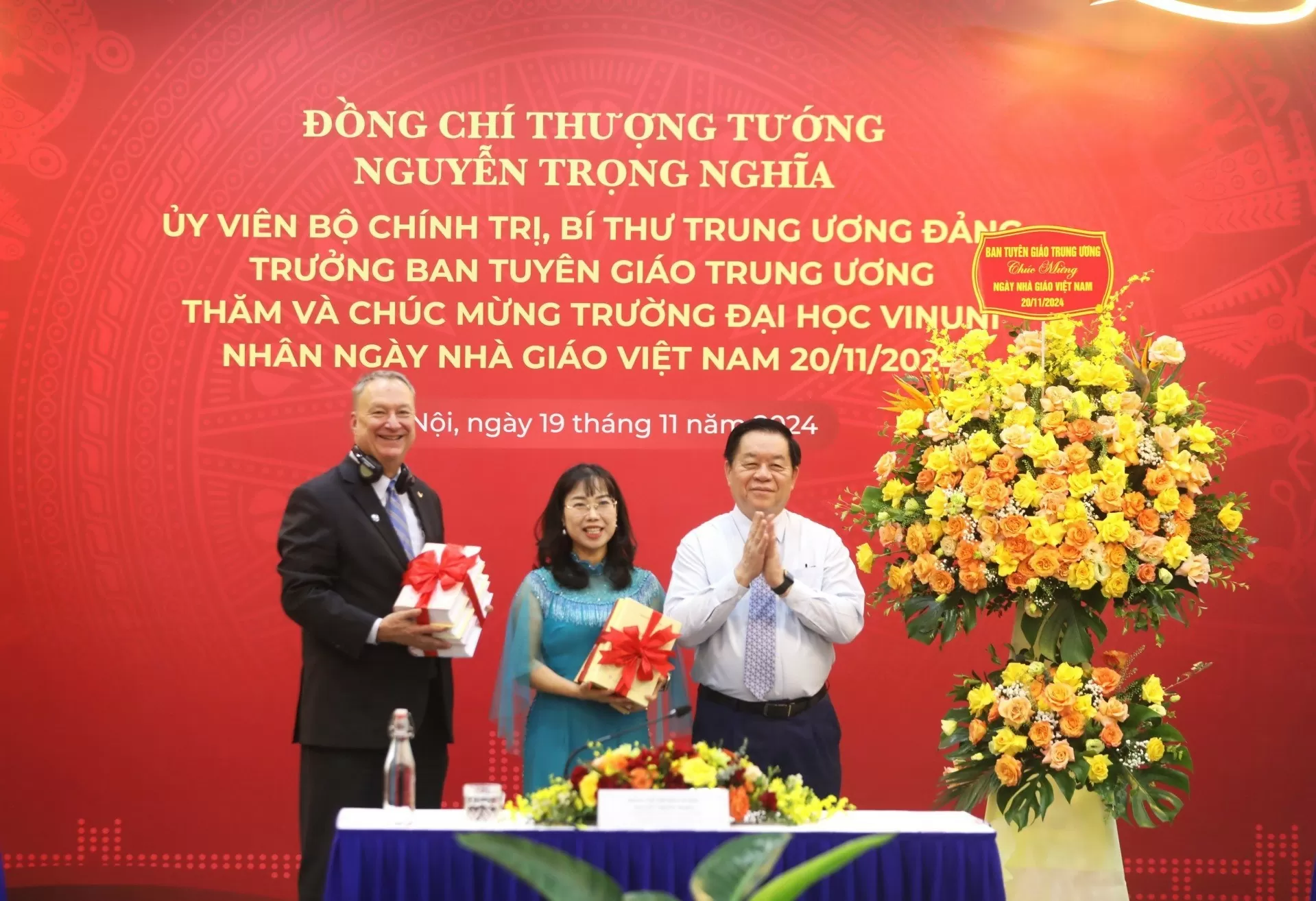 Trưởng ban Tuyên giáo Trung ương Nguyễn Trọng Nghĩa thăm, chúc mừng Trường Đại học VinUni