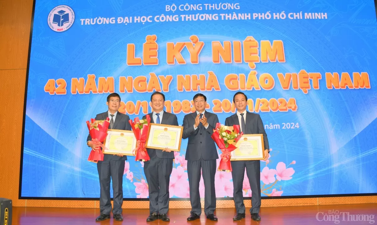 Nhiều tập thể, cá nhân Trường Đại học Công Thương TP. Hồ Chí Minh được Bộ trưởng Bộ Công Thương khen thưởng