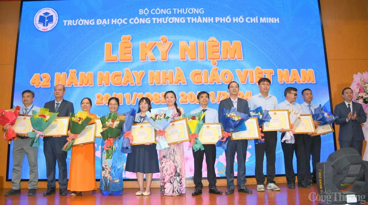 Nhiều tập thể, cá nhân Trường Đại học Công Thương TP. Hồ Chí Minh được Bộ trưởng Bộ Công Thương khen thưởng