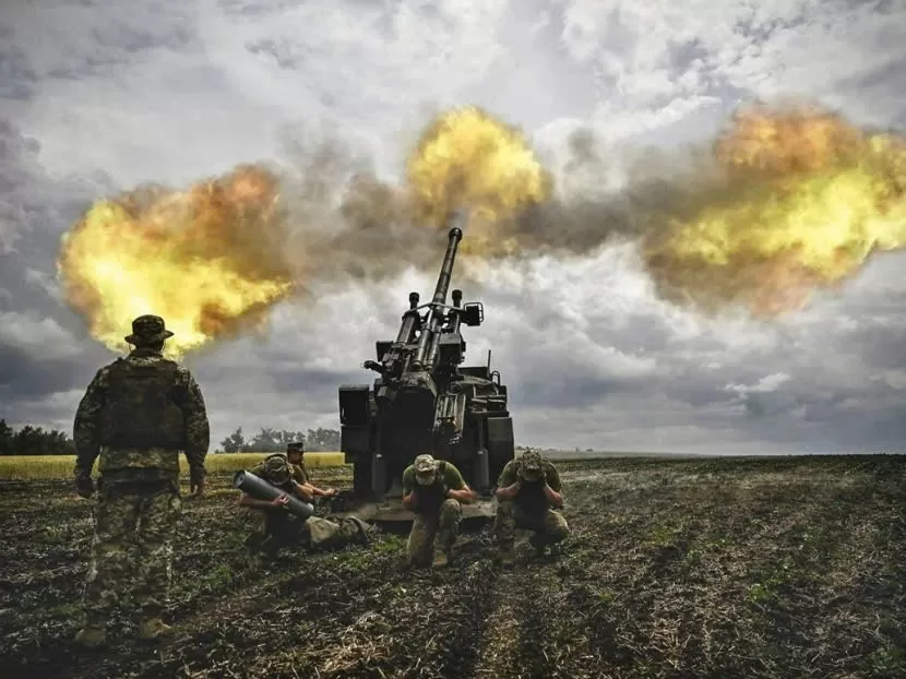 Binh sĩ Ukraine bắn pháo vào các lực lượng Nga tại vùng Gorlovka, Donetsk. Ảnh: AFP