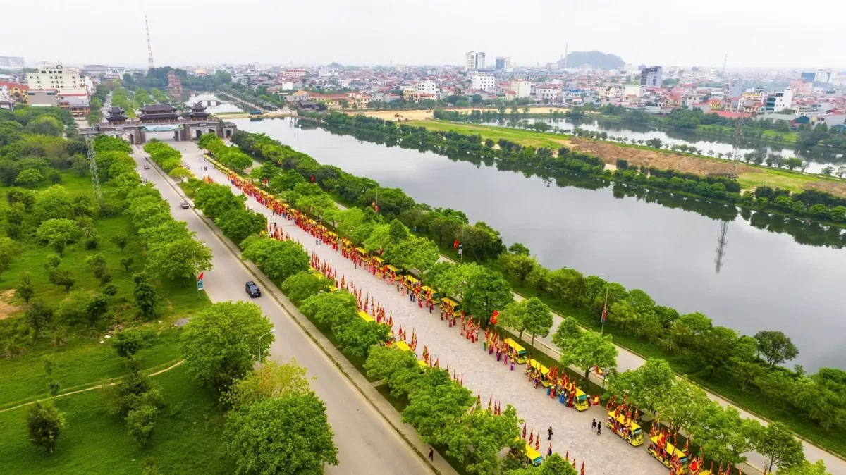 hỗ trợ Ninh Bình xây dựng và hoàn thiện các quy định này, đồng thời đưa ra những tiêu chuẩn bảo tồn và phát triển bền vững phù hợp với di sản của địa phương.