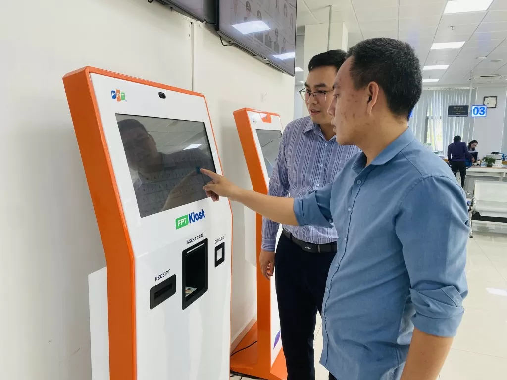 Các kiosk tự động hóa đã được đưa về Trung tâm phục vụ hành chính công tỉnh. Ảnh: Cao Quỳnh