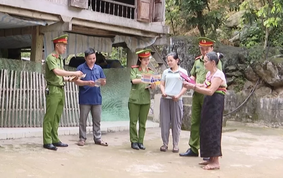 Thanh Hóa tuyên truyền, vận động người dân giao nộp hàng nghìn loại vũ khí, vật liệu nổ