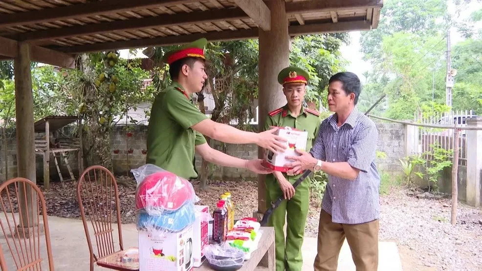 Thanh Hóa tuyên truyền, vận động người dân giao nộp hàng nghìn loại vũ khí, vật liệu nổ