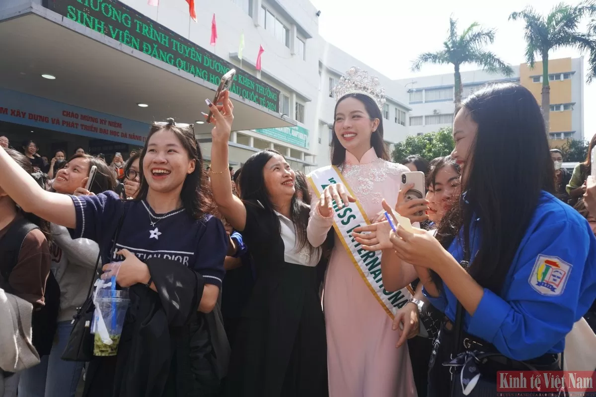 Sau khi học xong đại học, hoa hậu Thanh Thủy sẽ tiếp tục học thạc sỹ tại Trường Đại học Ngoại ngữ.