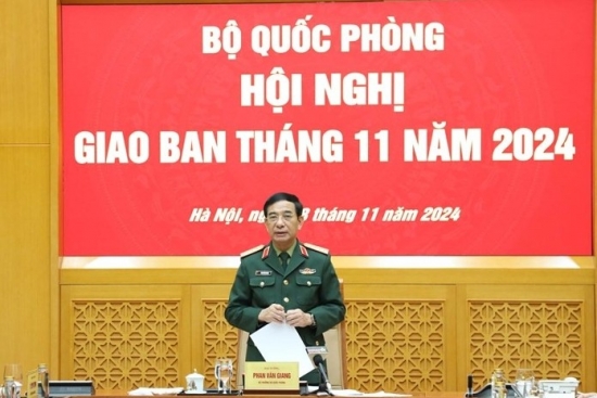 Tháng 11, Bộ Quốc phòng huy động hàng chục ngàn lượt người hỗ trợ đồng bào vùng bão lũ