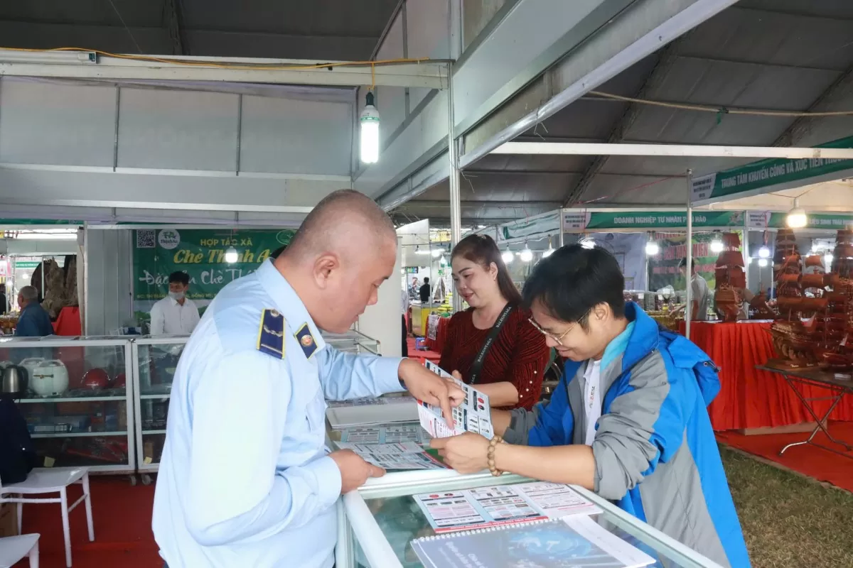 Quản lý thị trường Thái Bình tham gia trưng bày gian hàng thật, hàng giả tại Hội chợ Nông nghiệp quốc tế