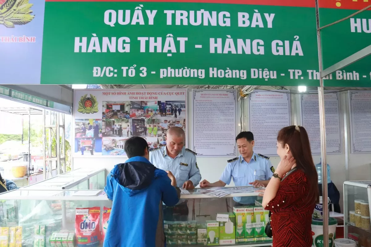 Quản lý thị trường Thái Bình tham gia trưng bày gian hàng thật, hàng giả tại Hội chợ Nông nghiệp quốc tế