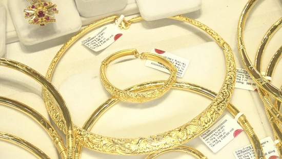 gia vang hom nay 21042025 bien dong manh nen ban hay mua