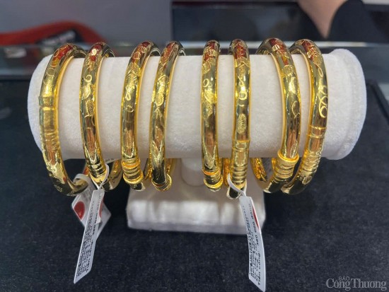gia vang hom nay 29042025 vang the gioi ve moc 3300 usd