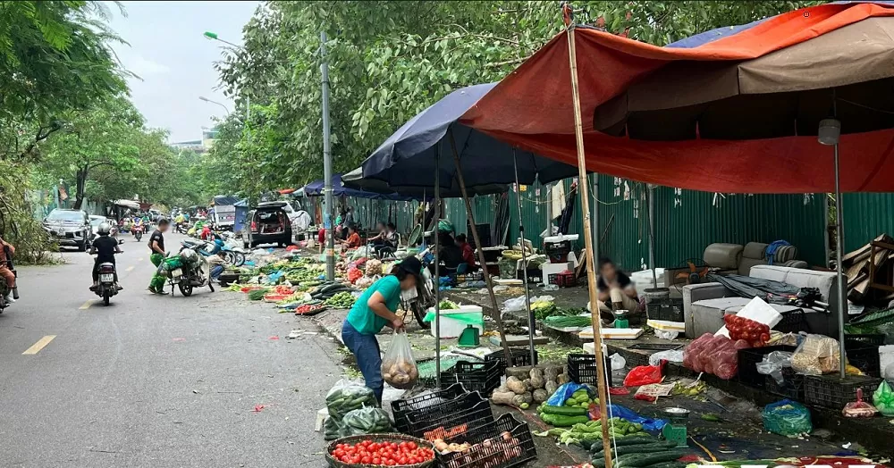 Gian nan bài toán xử lý chợ tự phát ở Hà Nội