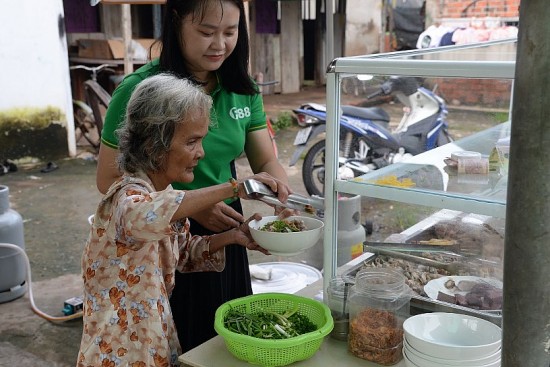 chuong trinh uoc mo xanh ho tro quan hu tiu cho nguoi phu nu ngheo ben tre