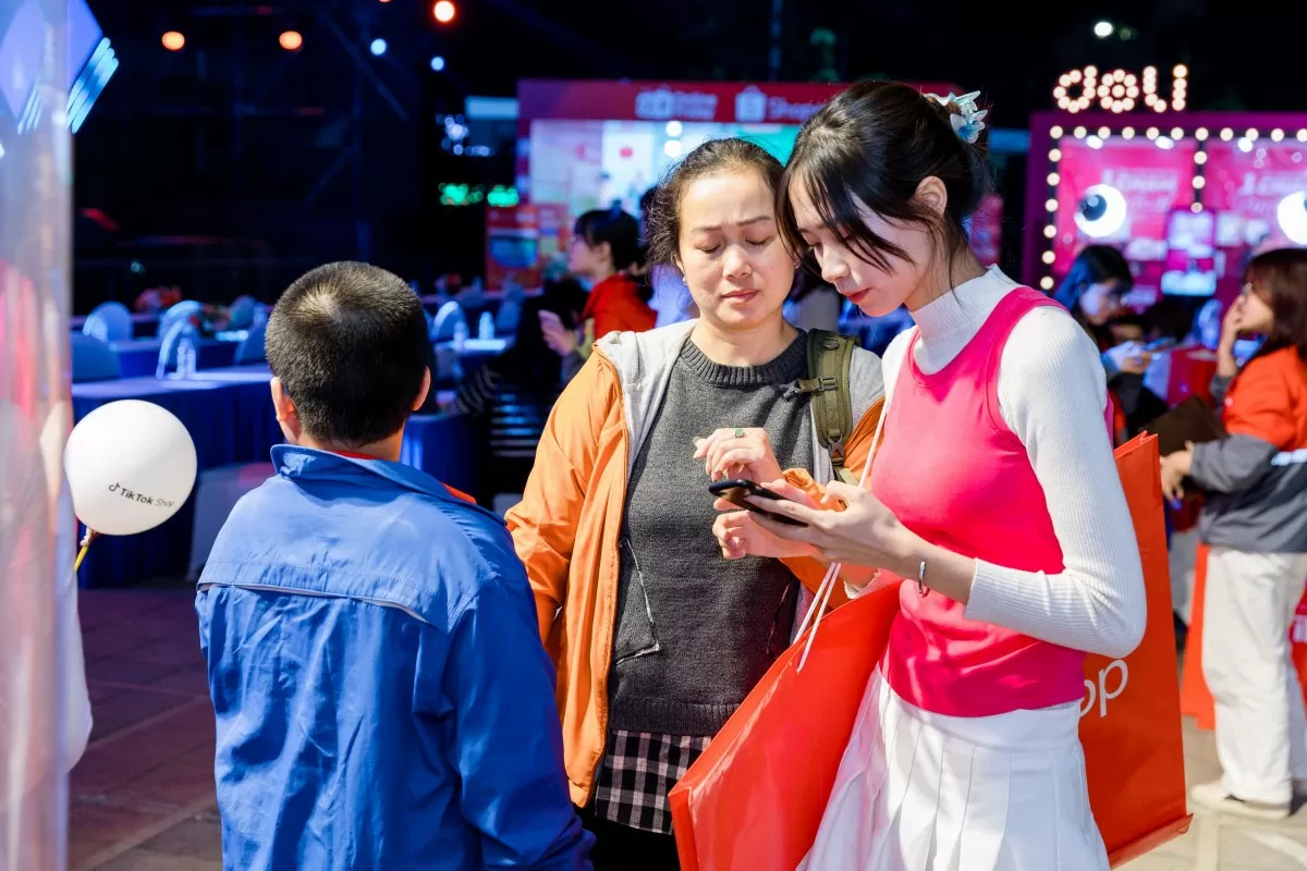 Online trở thành xu hướng mua sắm của người tiêu dùng, đặc biệt là giới trẻ