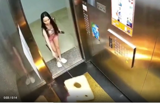 video tao ton hinh anh nguoi phu nu dot lua trong thang may chung cu o vung tau
