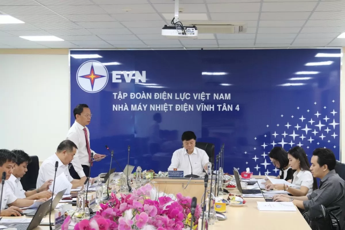 Ông Vũ Thanh Hải, Bí thư Đảng ủy, Giám đốc Nhiệt điện Vĩnh Tân 4 phát biểu tại Hội nghị