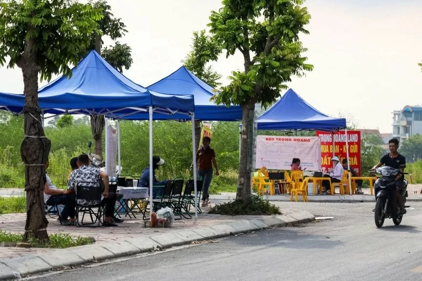 ha noi cong an vao cuoc xac minh vu dau gia dat cao roi dung lai o thanh oai