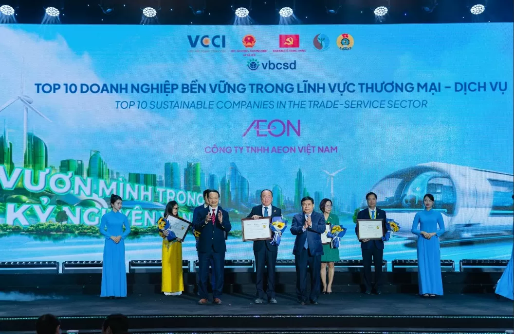 Tổng Giám đốc AEON Việt Nam nhận danh hiệu Top 3 doanh nghiệp bền vững - lĩnh vực Thương mại Dịch vụ.