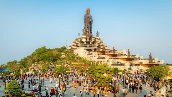 tay ninh thuong mai dich vu va du lich tang truong manh trong thang 11
