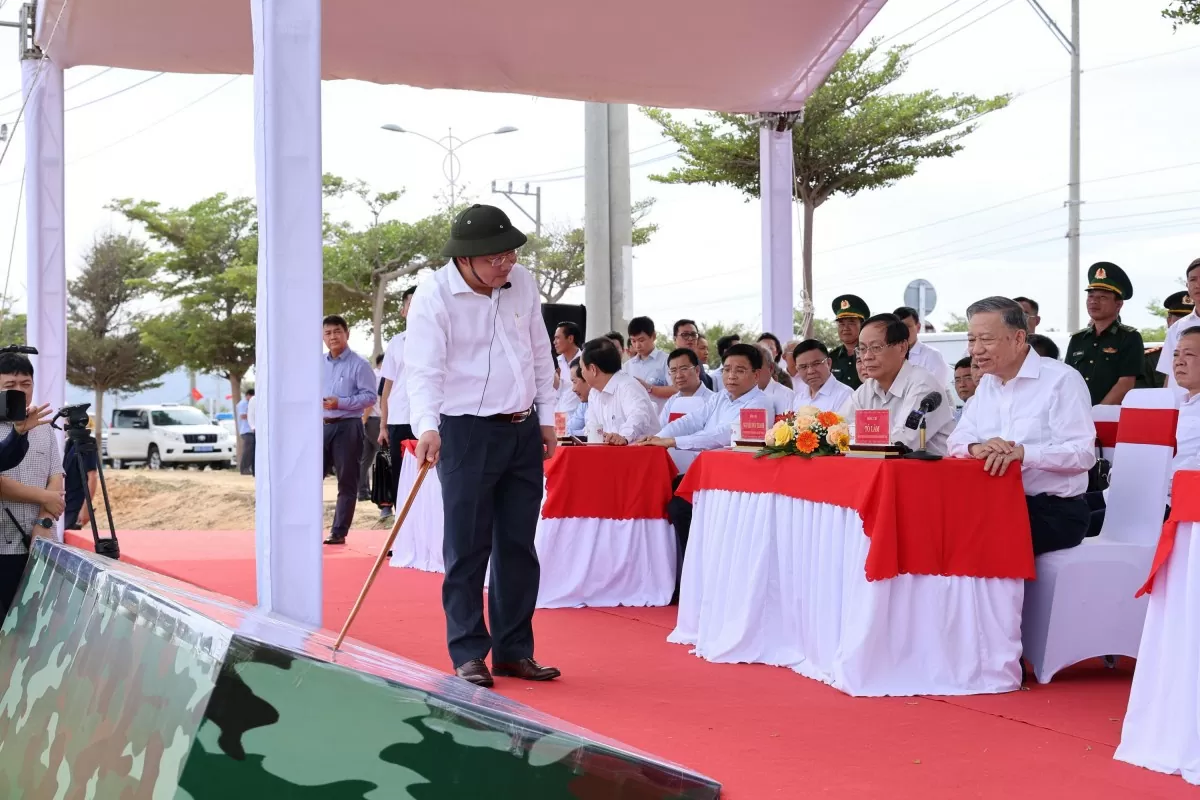 Tổng Bí thư Tô Lâm đi khảo sát địa điểm xây dựng Nhà máy điện hạt nhân Ninh Thuận 1