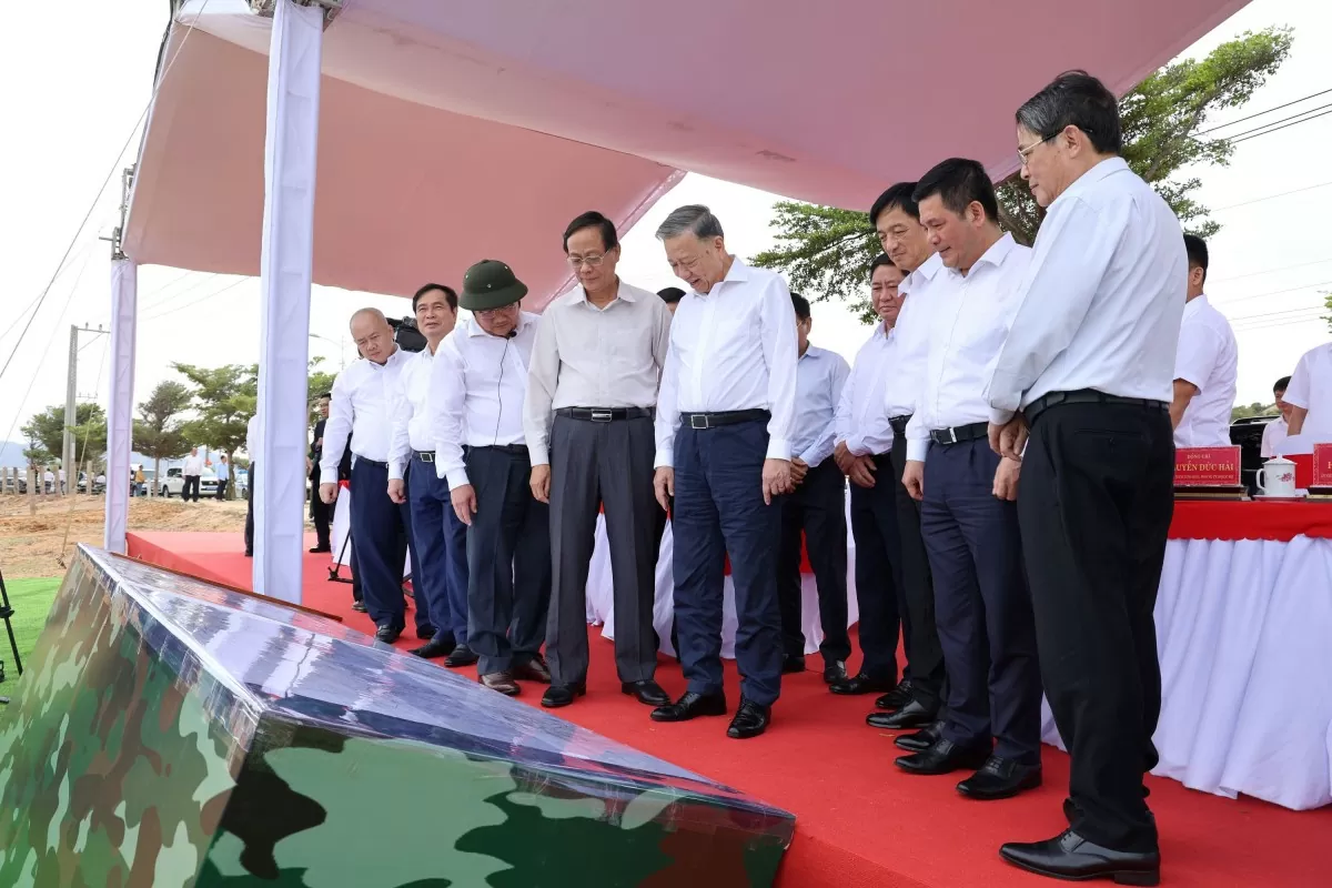 Tổng Bí thư Tô Lâm đi khảo sát địa điểm xây dựng Nhà máy điện hạt nhân Ninh Thuận 1
