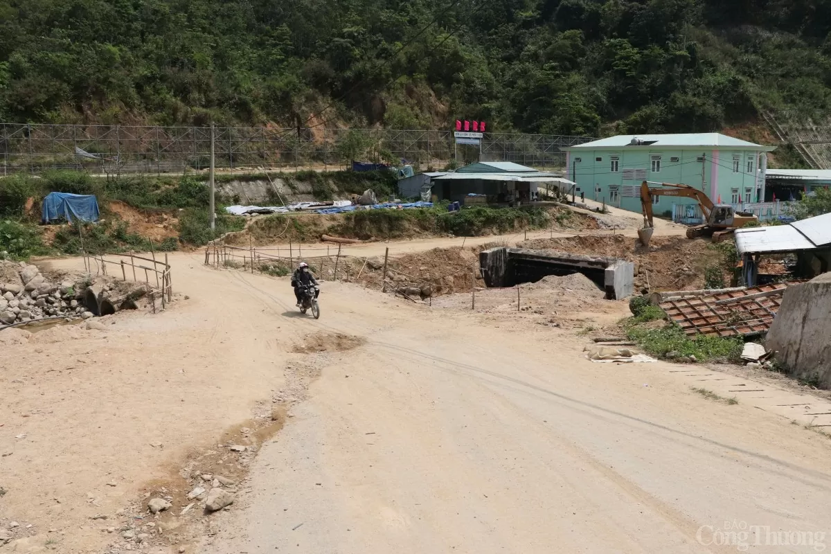 Dù đây là tháng cuối cùng trong hợp đồng phải hoàn thành, tuy nhiên khối lượng của các con đường này vẫn chưa tới 50%
