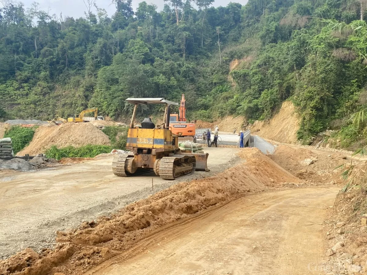 Huyện Phước Sơn đang xin chủ trương cho gia hạn thời gian hoàn thành các tuyến đường này vào 30/7/2025