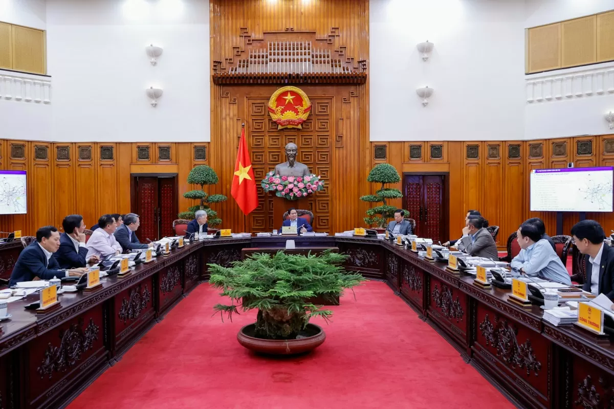 Thủ tướng Chính phủ Phạm Minh Chính, Trưởng Ban Chỉ đạo Nhà nước các công trình, dự án quan trọng quốc gia, trọng điểm ngành giao thông vận tải chủ trì họp Thường trực Chính phủ với Bộ Giao thông vận tải, UBND TP. Hà Nội, TP. Hồ Chí Minh và các bộ, ngành liên quan về Đề án hệ thống đường sắt đô thị Hà Nội và TP. Hồ Chí Minh 