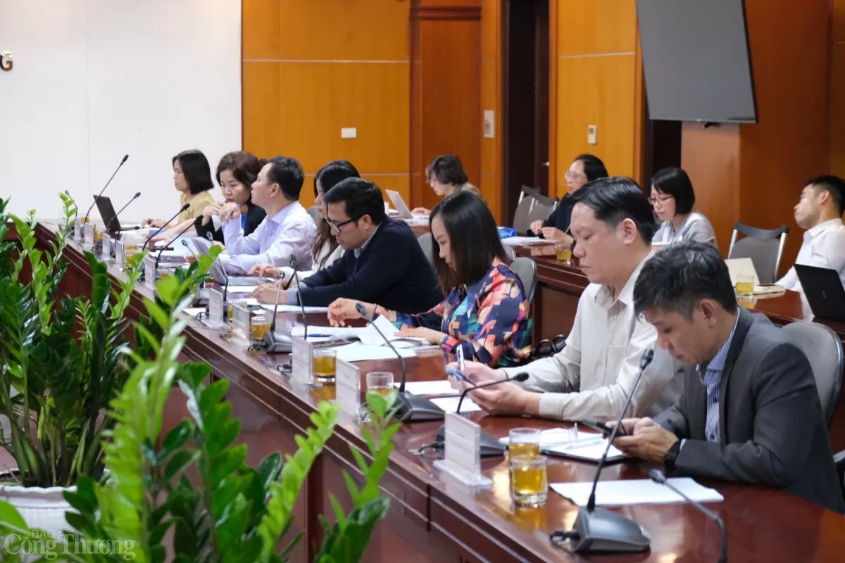 Đại diện các Bộ, ban ngành tham gia cuộc họp. Ảnh: Trần Đình