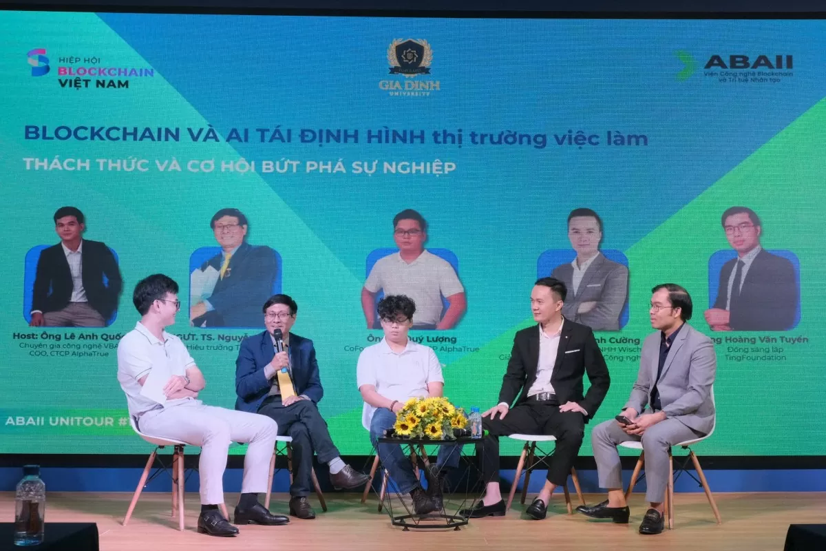 Ứng dụng Blockchain và AI trong học tập gia tăng cơ hội phát triển cho sinh viên