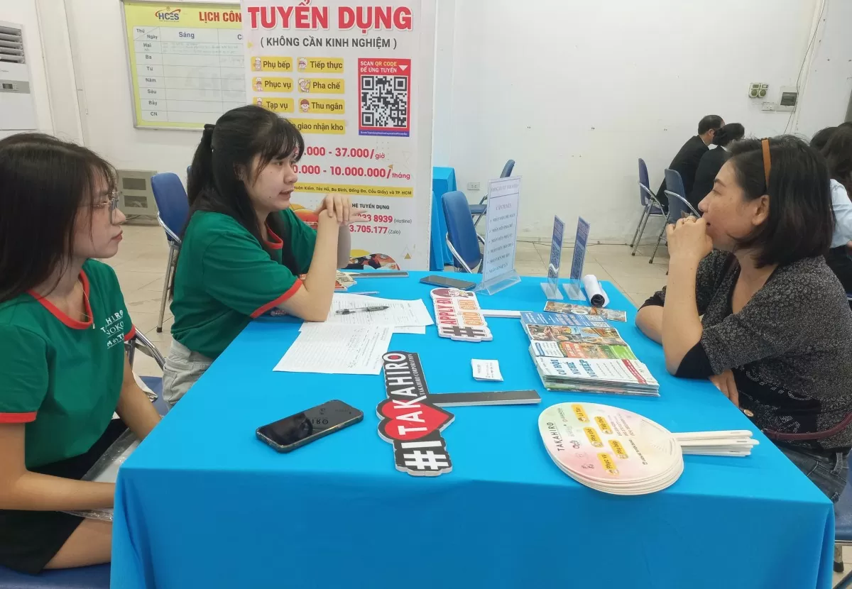 nhiều doanh nghiệp đã ‘nới’ độ tuổi lên đến 35, thậm chí 45 tuổi để bảo đảm sản xuất