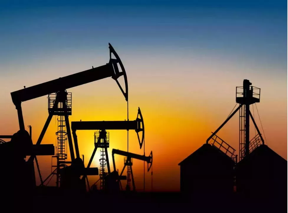 Giàn khoan dầu tại Saudi Arabia. Ảnh: The economic times.
