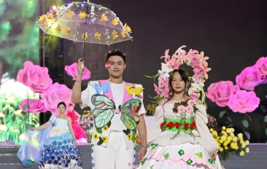 Đà Lạt đẹp lung linh và huyền ảo bởi lễ hội carnaval đường phố "Hoa và Di sản"