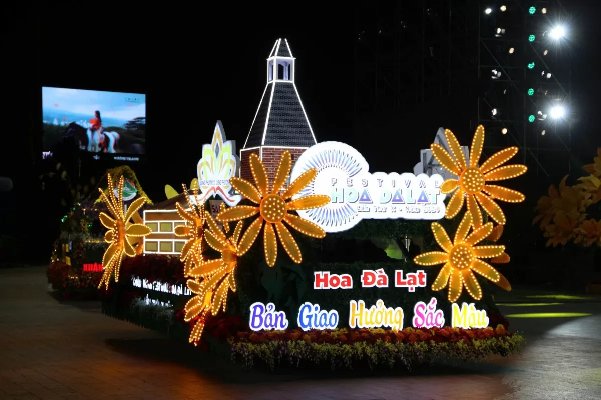 Đà Lạt đẹp lung linh và huyền ảo bởi lễ hội carnaval đường phố 