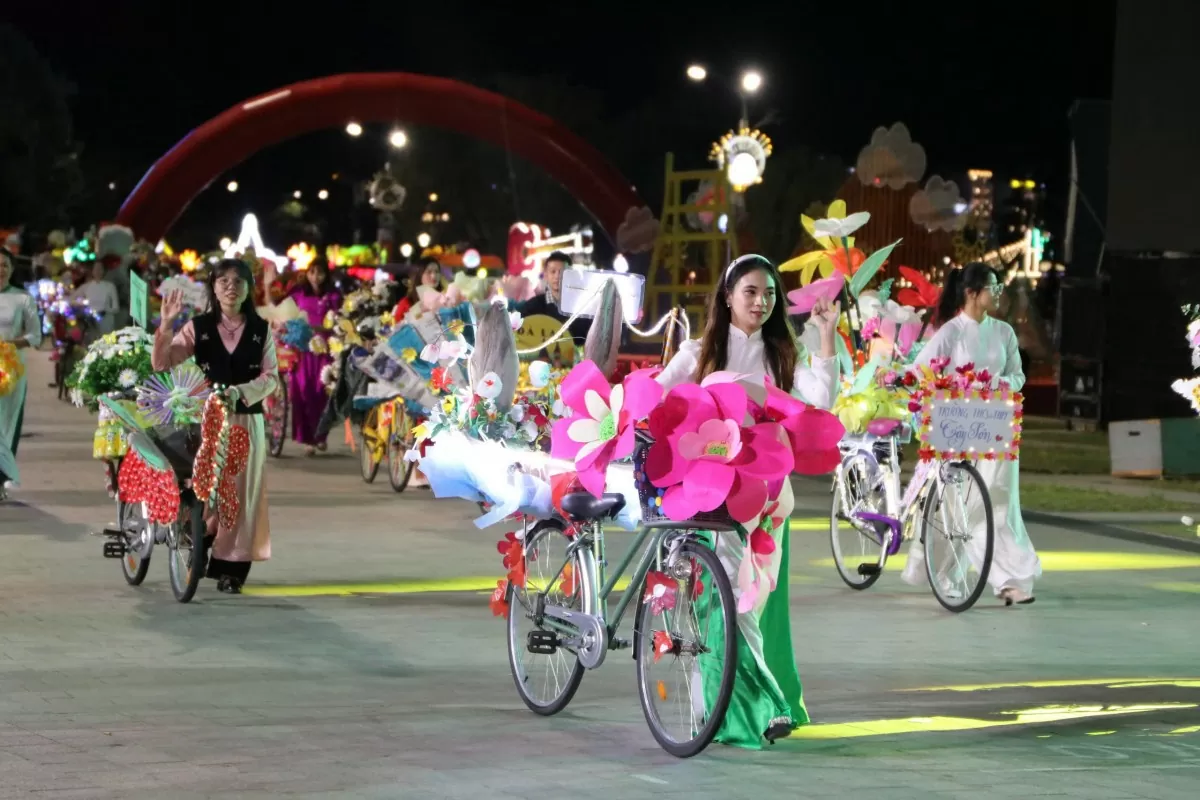 Đà Lạt đẹp lung linh và huyền ảo bởi lễ hội carnaval đường phố 