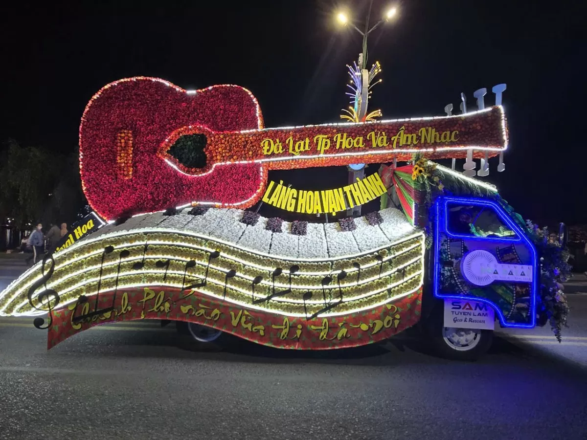 Đà Lạt đẹp lung linh và huyền ảo bởi lễ hội carnaval đường phố