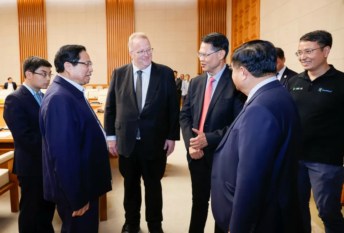 Thủ tướng trò chuyện với các chuyên gia, nhà khoa học tới Việt Nam nhận Giải thưởng VinFuture và tham dự Tuần lễ Khoa học công nghệ VinFuture 2024 - Ảnh: VGP/Nhật Bắc