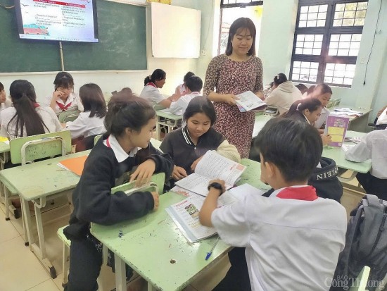 gia lai nhung tam long vang cua thay co voi hoc sinh ngheo noi bien gioi