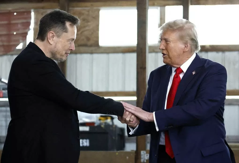 Tổng thống đắc cử Mỹ Donald Trump và tỷ phú Elon Musk trong cuộc vận động tranh cử ở Butler, bang Pennsylvania, ngày 5/10. Ảnh: AFP