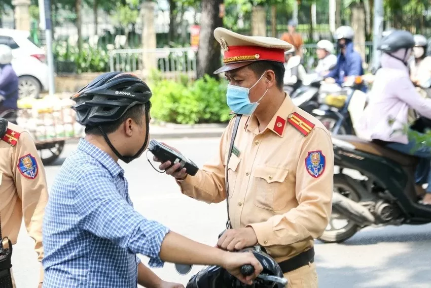 Thủ tướng chỉ đạo xử lý nghiêm vi phạm nồng độ cồn, 'cơi nới' thành thùng xe