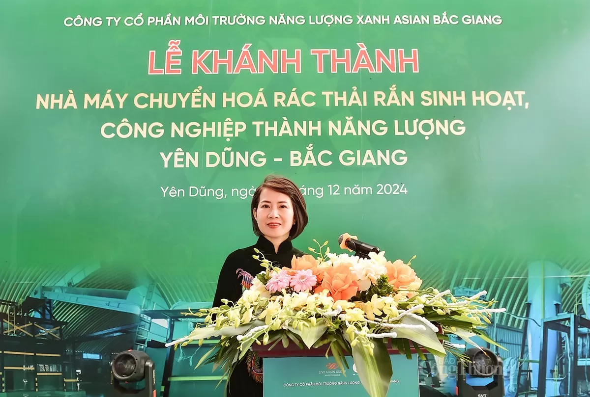 bà Nguyễn Thị Phương Liên – Giám đốc điều hành Công ty CP môi trường năng lượng xanh ASIAN phát biểu tại lễ khánh thành nhà máy