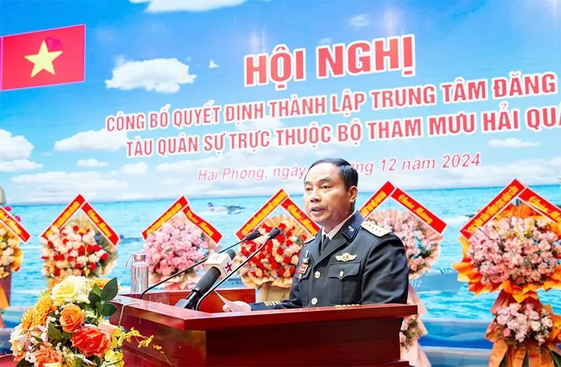 Đại tá Nguyễn Văn Bách, Phó tư lệnh, Tham mưu trưởng Quân chủng Hải quân phát biểu tại hội nghị. Ảnh: Quân đội Nhân dân