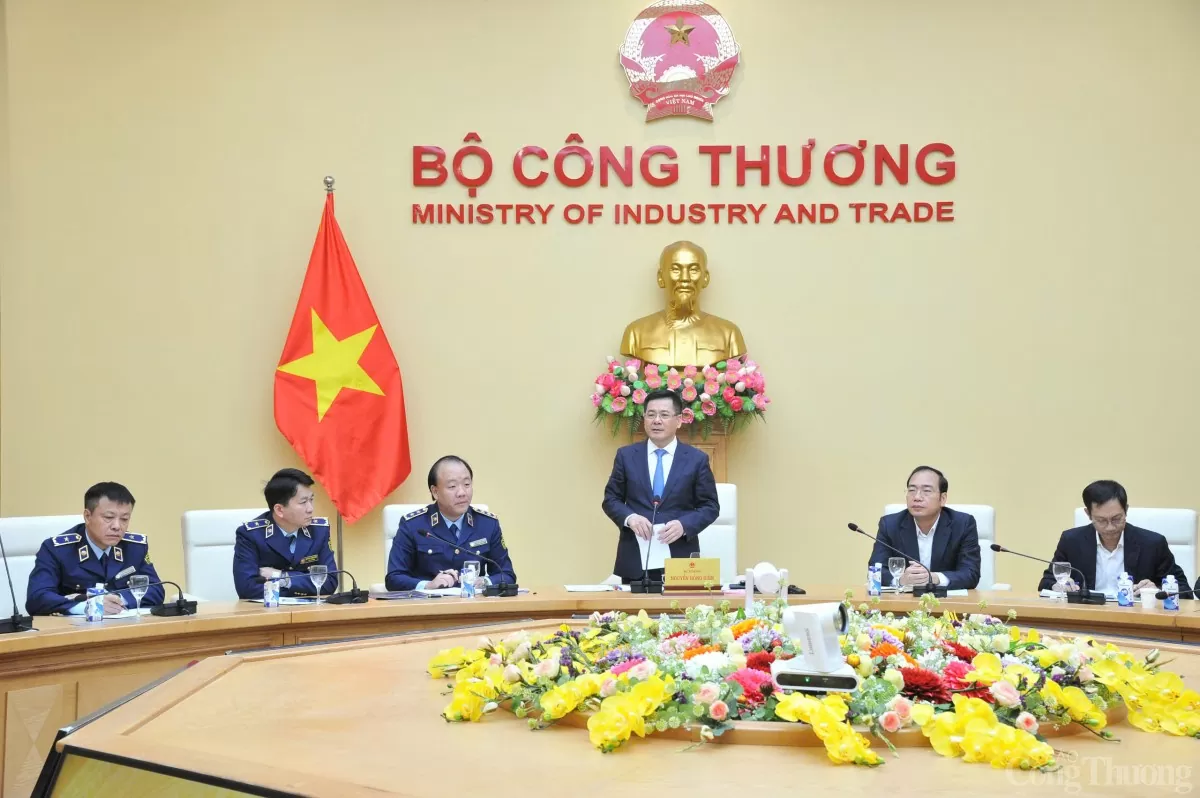 Bộ trưởng Nguyễn Hồng Diên: Tuyệt đối không bỏ trống, làm gián đoạn hoạt động kiểm tra, kiểm soát thị trường