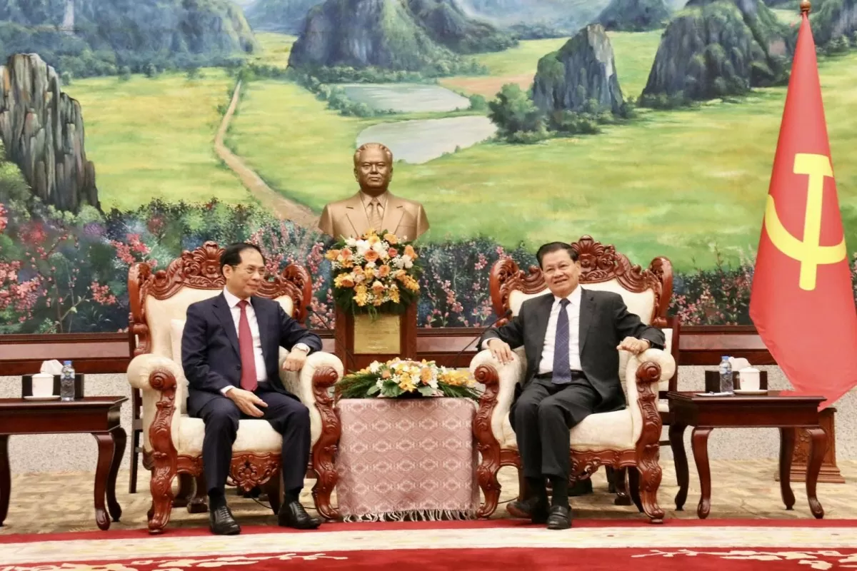 Phó Thủ tướng, Bộ trưởng Bộ Ngoại giao Bùi Thanh Sơn hội kiến Tổng Bí thư, Chủ tịch nước Lào Thongloun Sisoulith