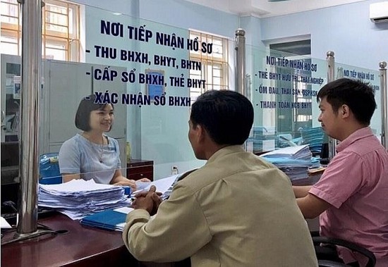 chi tra cho 100 nguoi huong cac che do tro cap bao hiem that nghiep qua tai khoan ngan hang