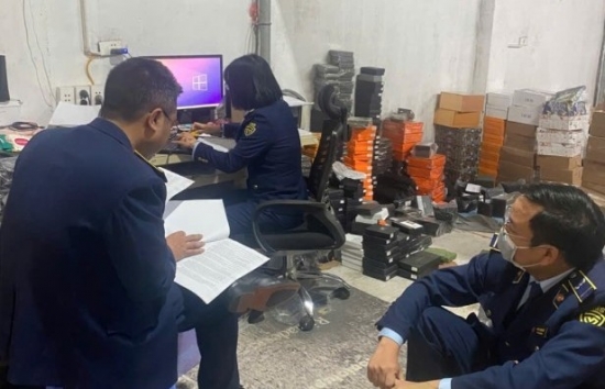 ha noi dot kich kho hang tam giu hang nghin tui xach co dau hieu gia nhan hieu