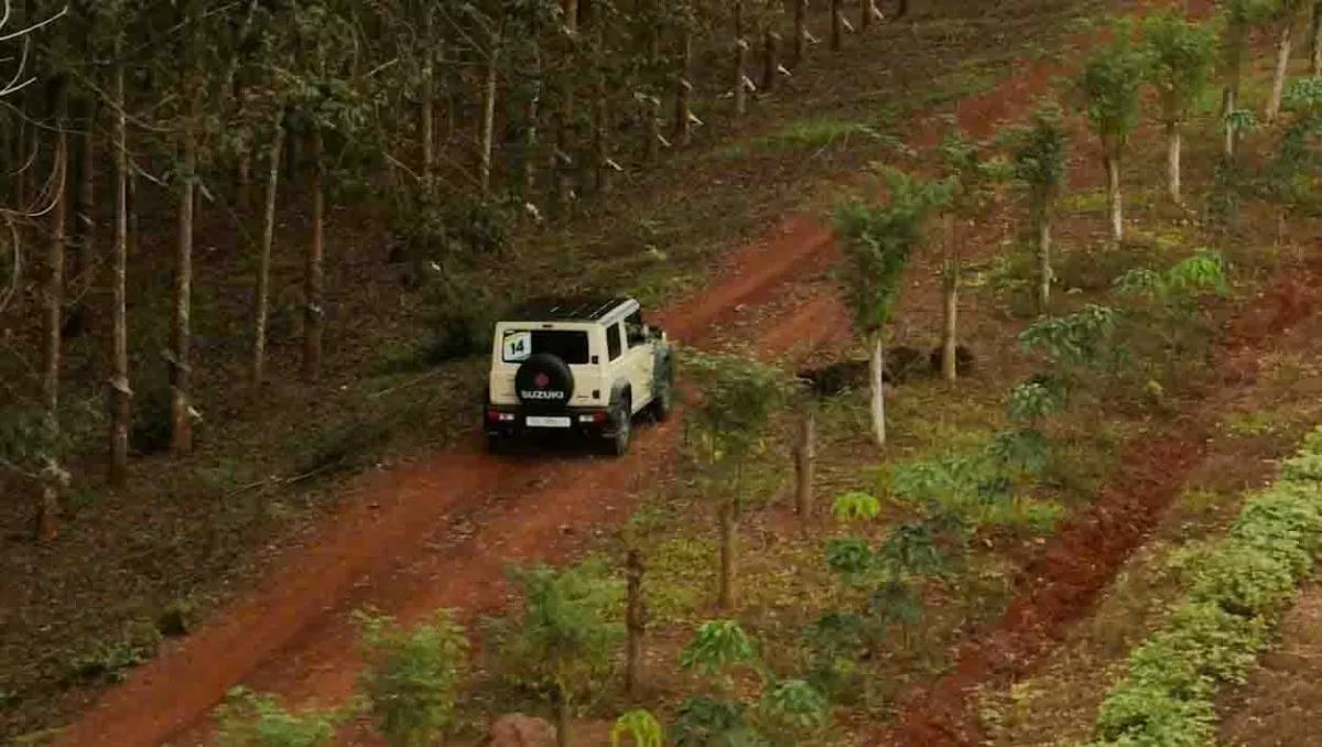 Qua sự kiện này, các tay đua kiêm chủ nhân Suzuki Jimny thích thú khi làm quen kỹ năng quan trọng trong bộ môn rally, như đọc roadbook, các ký hiệu và phải phối hợp với người đi cùng như một đội. Ảnh: Vy Lê