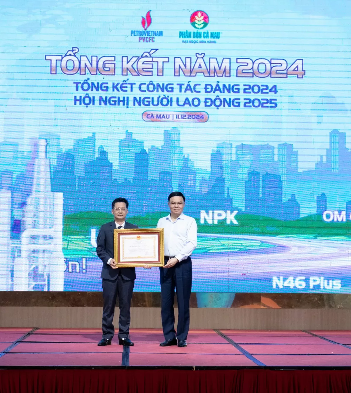 Hơn 100.000 phần quà Tết từ Thiều Hoa mang xuân đến phụ nữ Việt